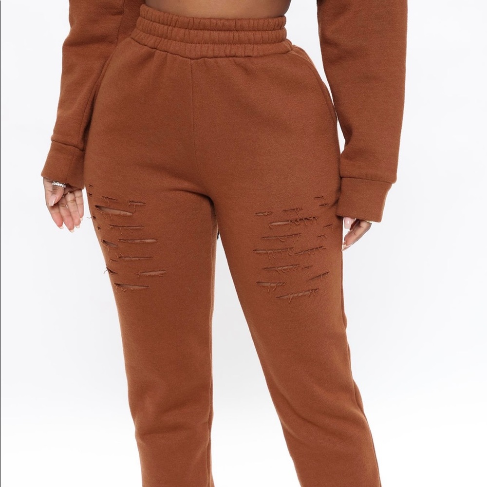 Distressed fleece jogger